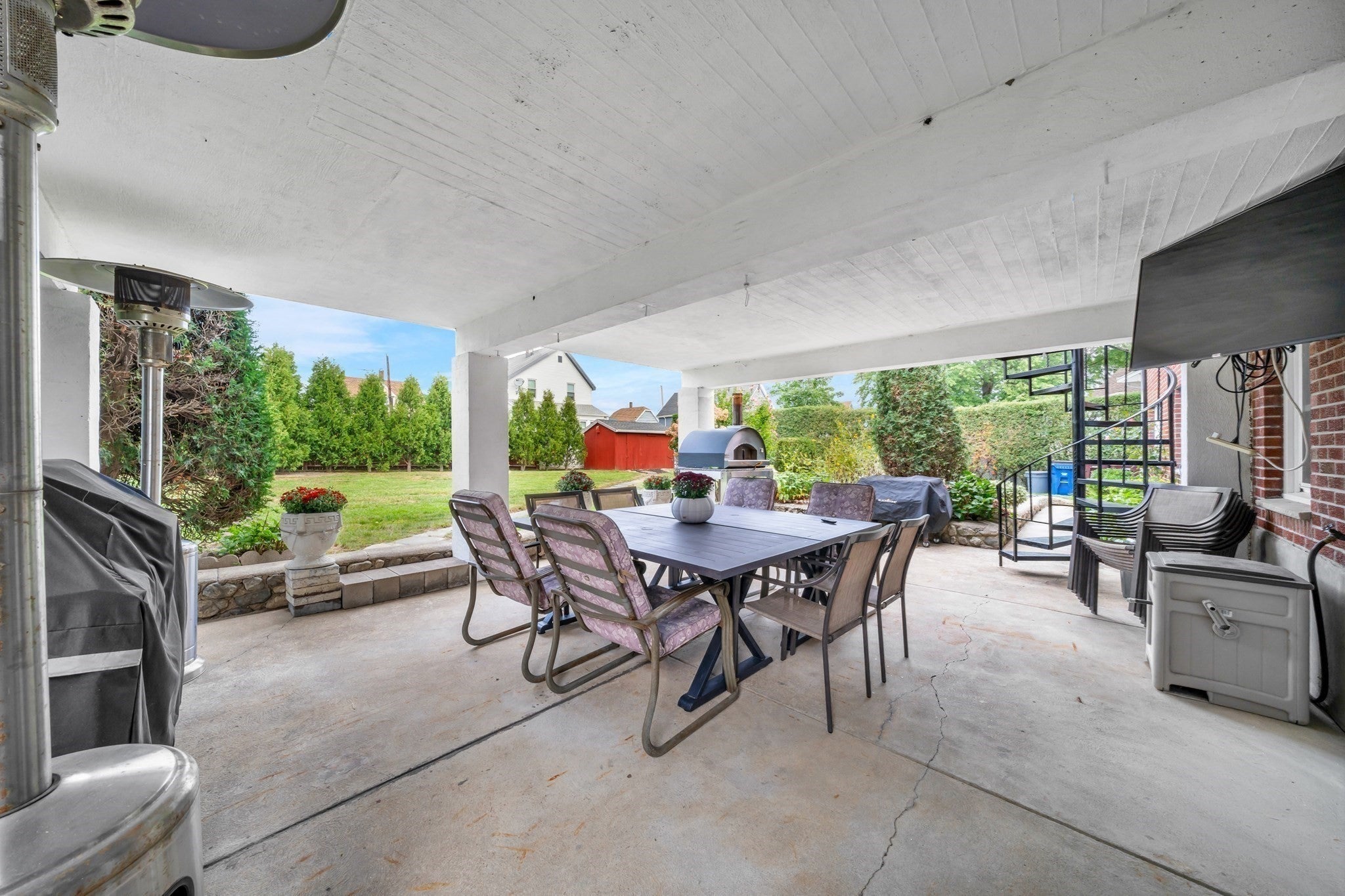 32 Robert Rd