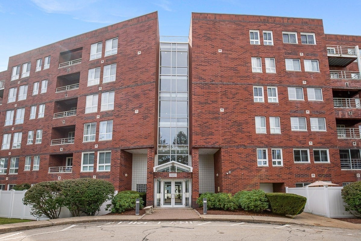 160 Burkhall St 604