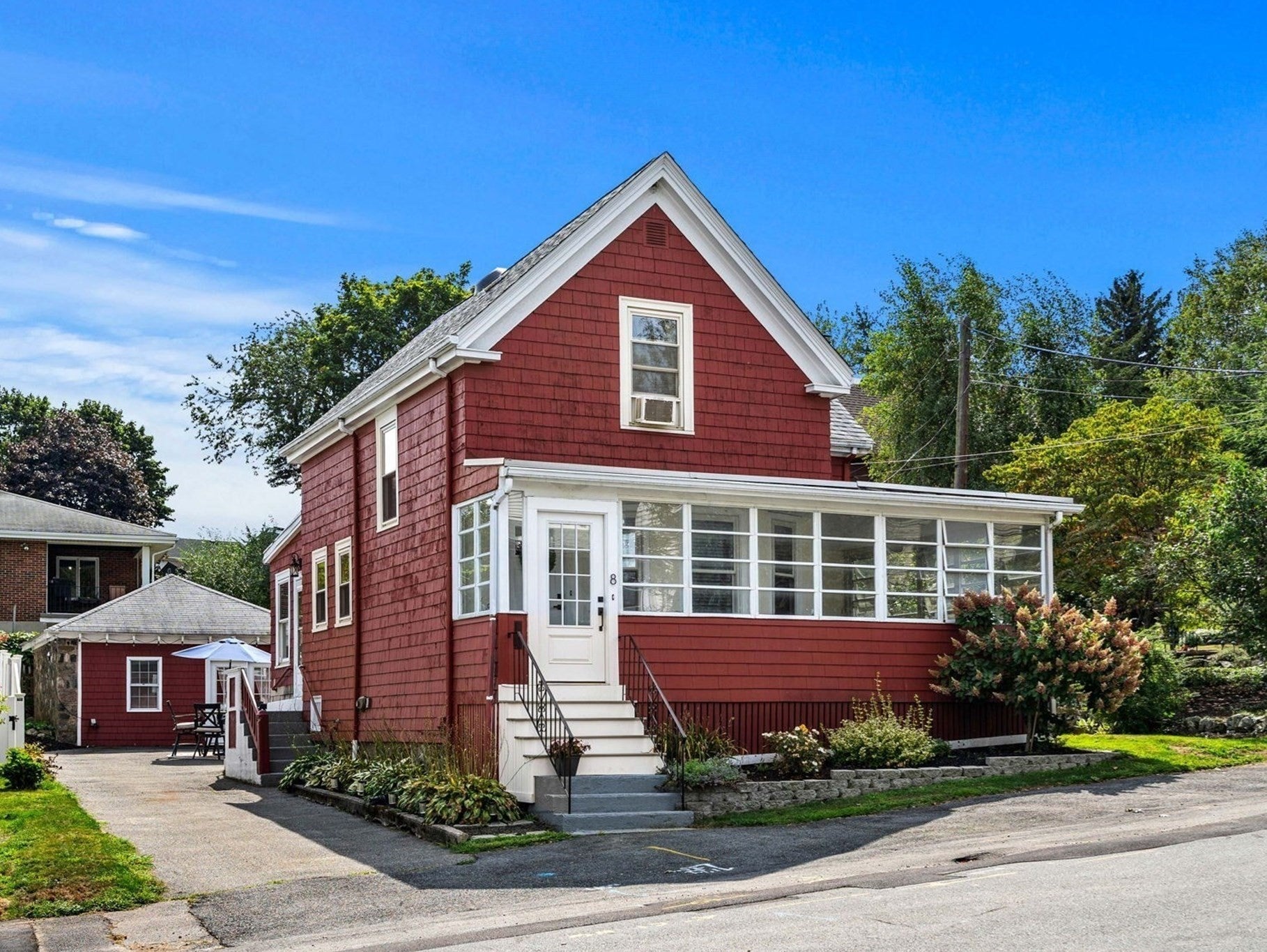 8 Minerva St