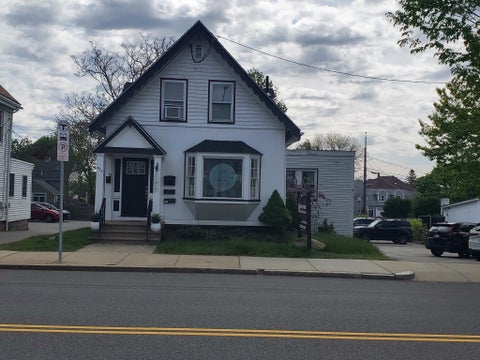 Photo of 826 Washington St, Braintree, MA 02184 (MLS # 73516440)