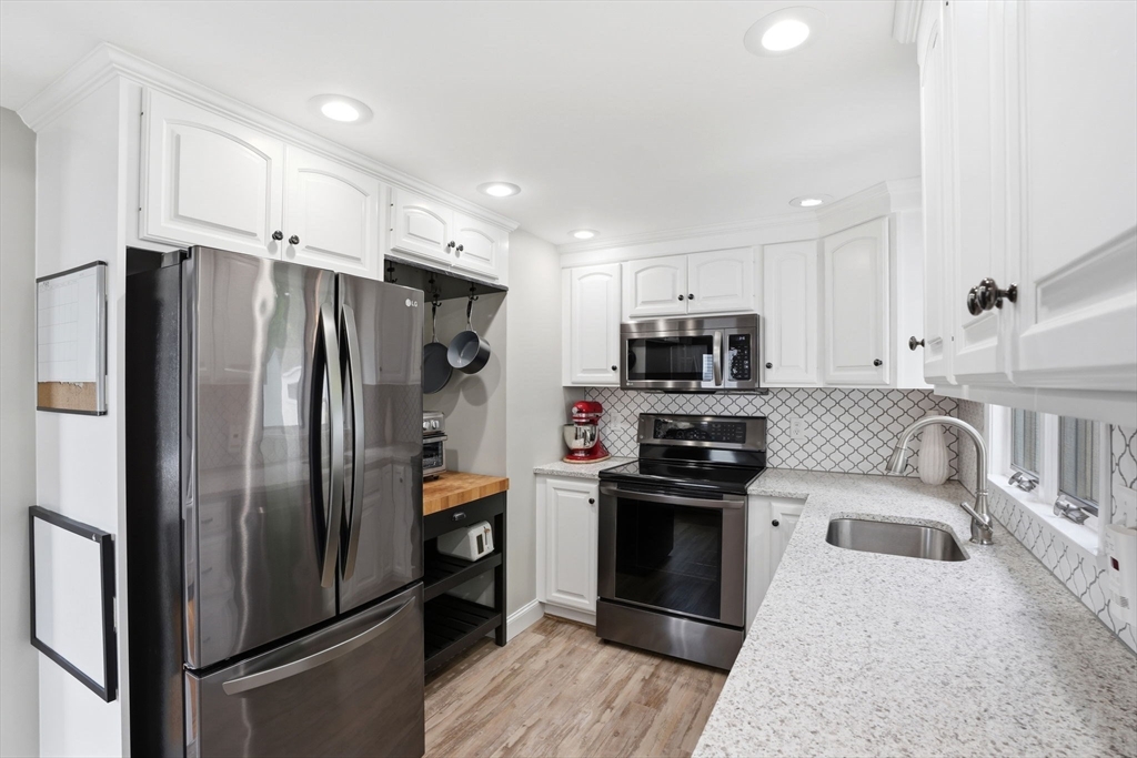77 Weyham Rd