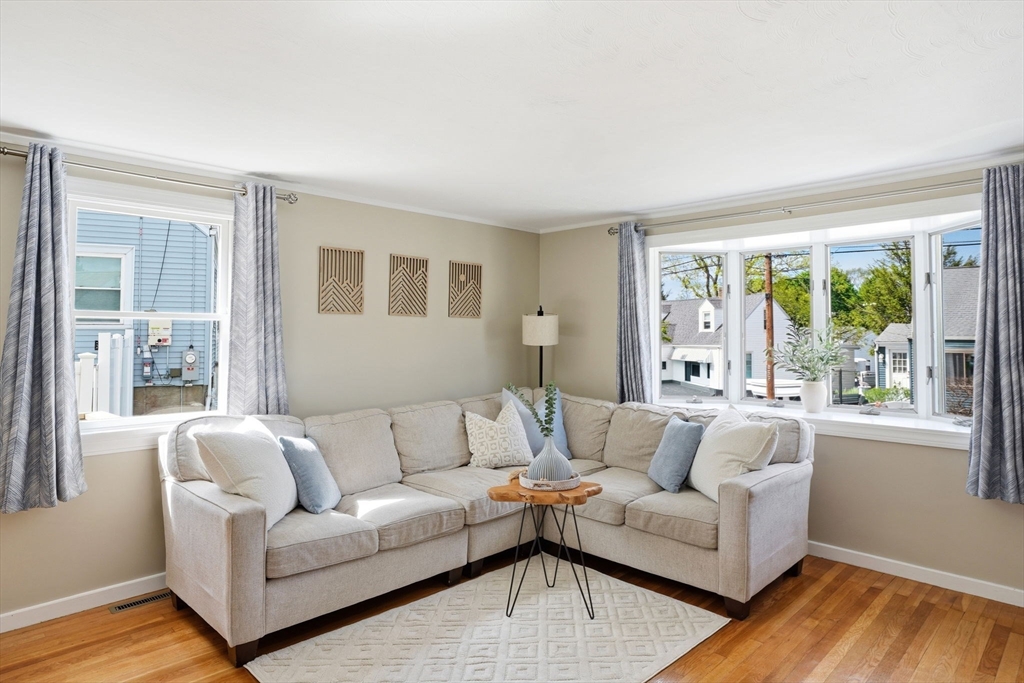 77 Weyham Rd
