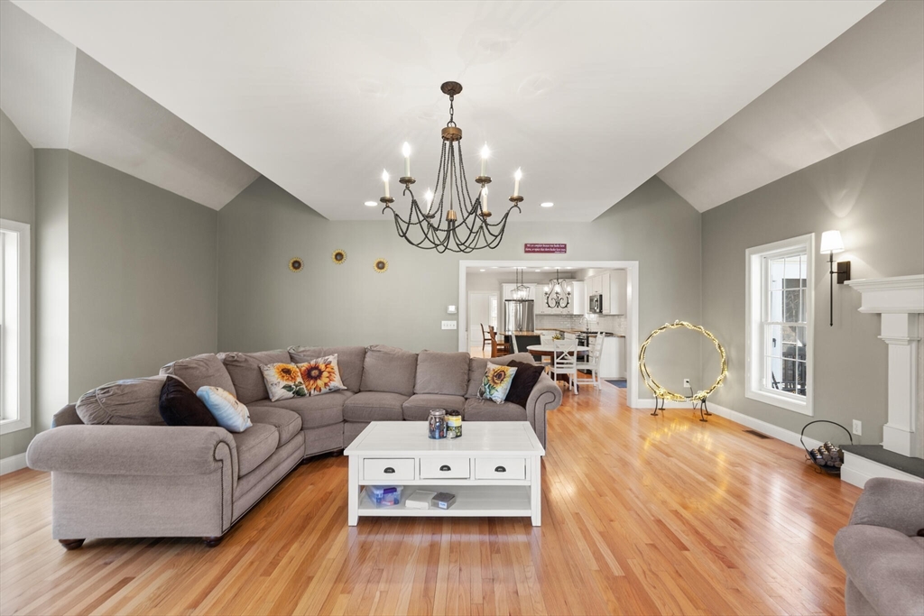 22 Dexter Dr