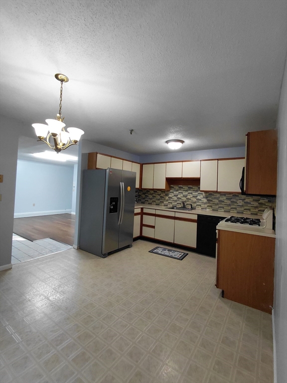 124 Tennis Plaza Rd 51