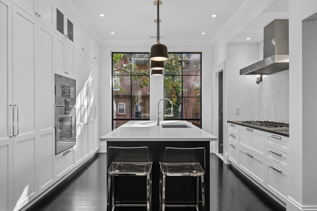 28 Lawrence St