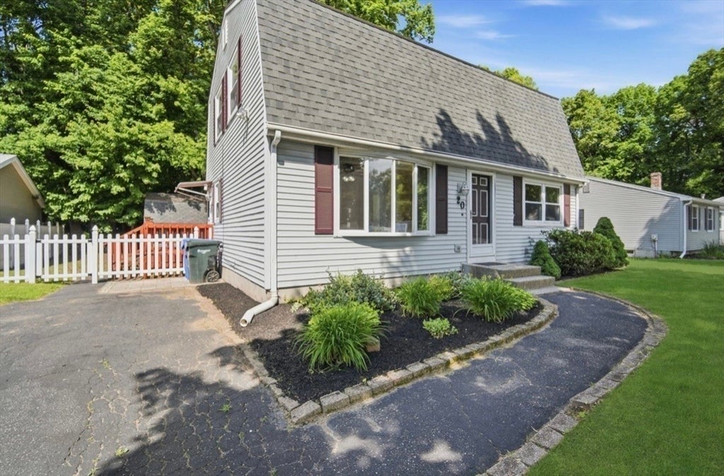20 Entrybrook Drive