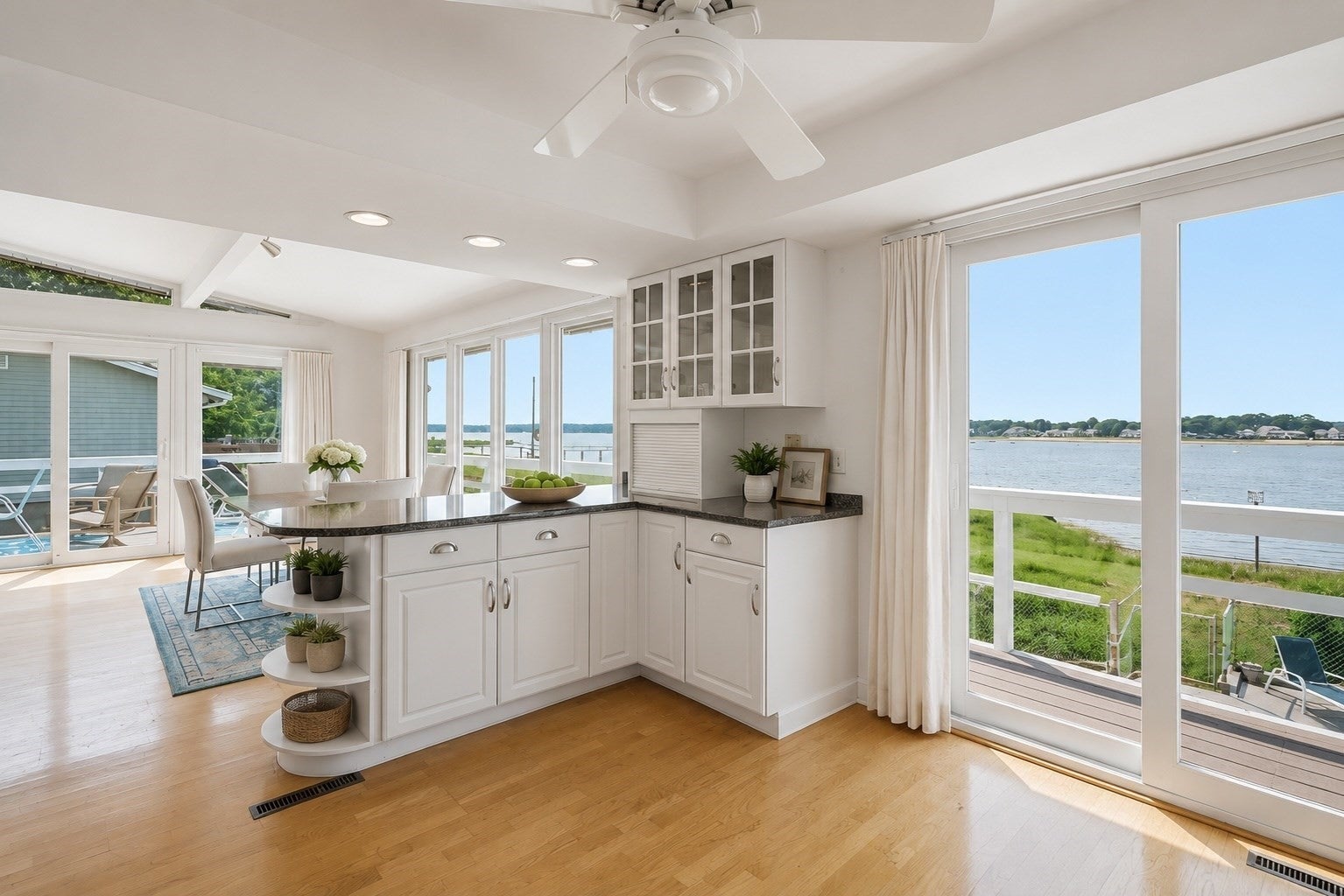 79 Edgewater Dr