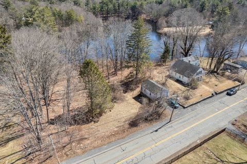 17 N Main St Upton MA 01568