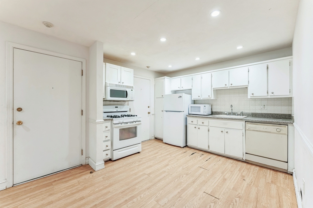 395 Merrimack St 35