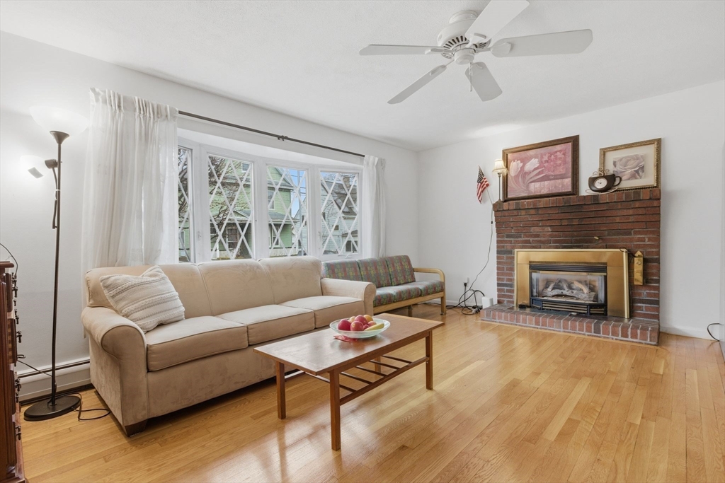 25 Webster St