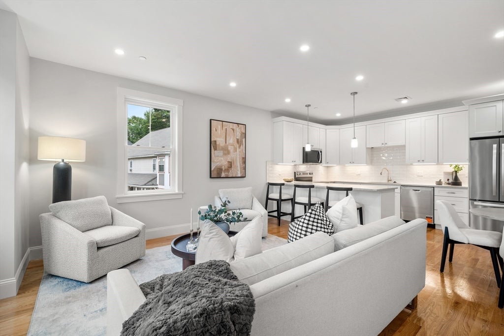 9 Downer Ct 4