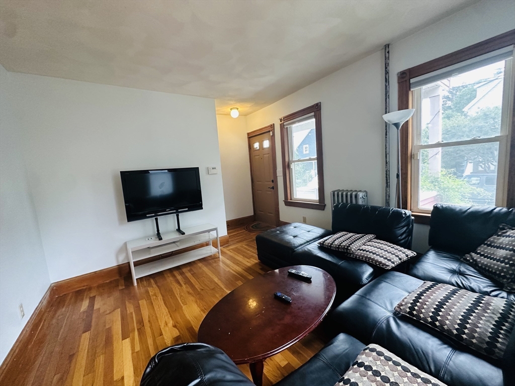 Cambridge, Massachusetts 02140, United States, 1 Bedroom Bedrooms, ,1 BathroomBathrooms,Residential,Active,200046