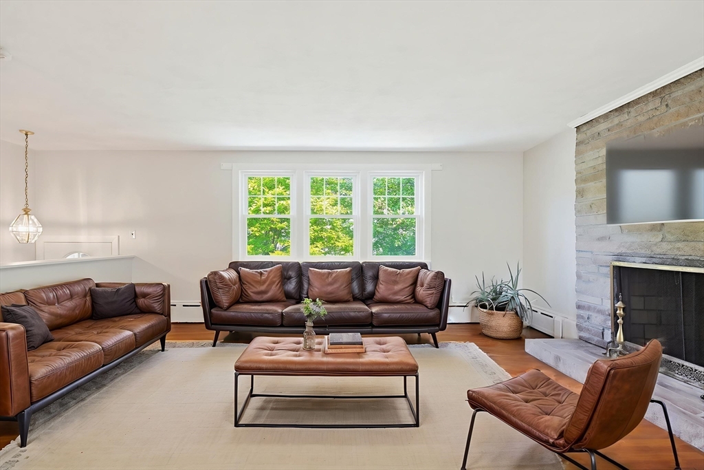 103 Lane Dr