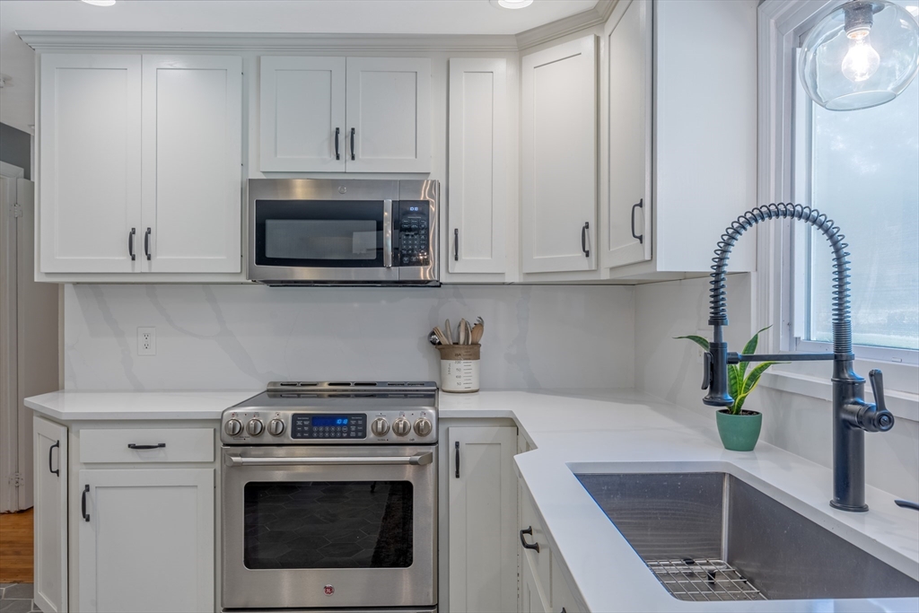 15 Karen Dr
