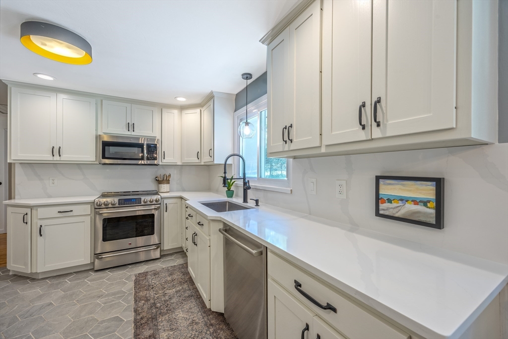 15 Karen Dr