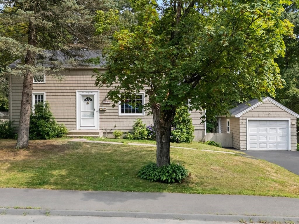 221 Kings Grant Rd