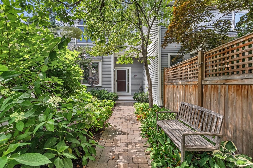 91 Hillside Dr 91