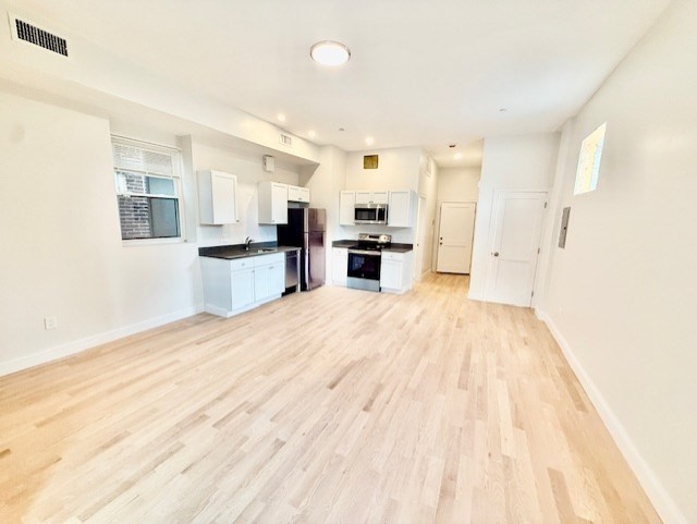 Click for 204 Hanover ST #2R, Boston, MA slideshow