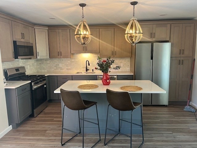 9 Riverbank Circle 9