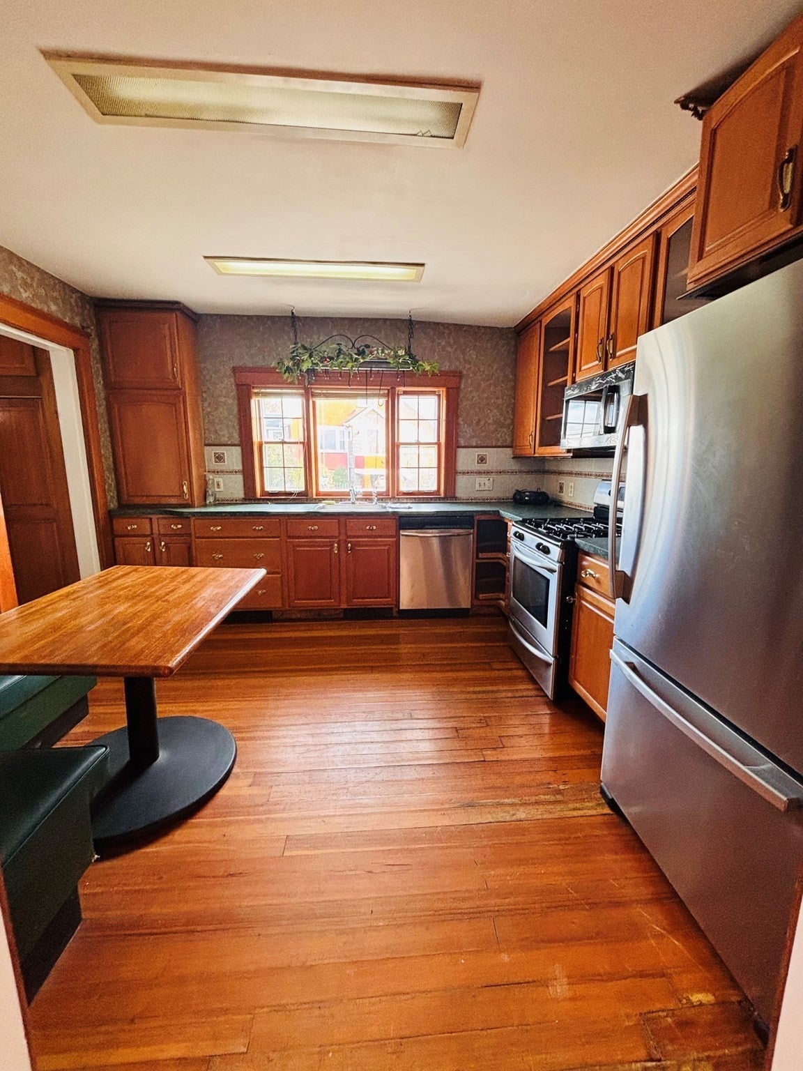 190 Bayswater St, Boston, MA, 190 Bayswater St, Boston, MA Photo #2