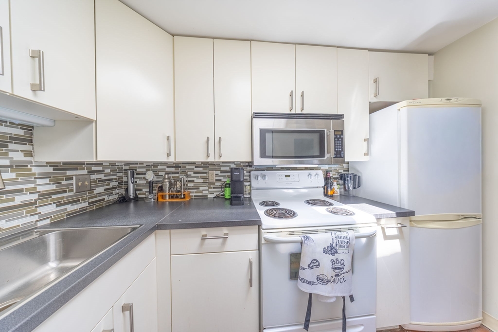 102 Gainsborough St 402E