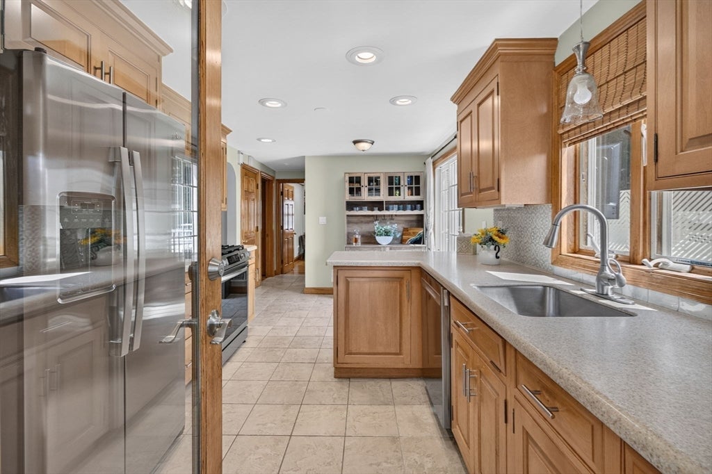 3 Wormstead St, Saugus, MA Photo #6