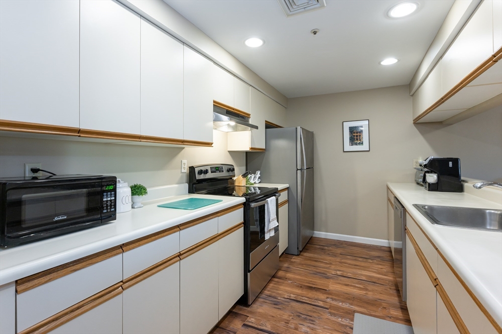 148 Main Street A307