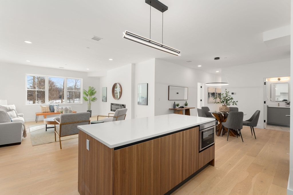 16 Stearns Rd 103 103