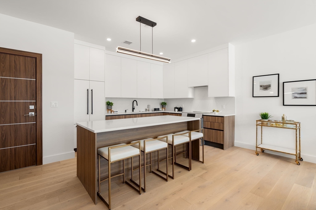 16 Stearns Rd 103 103