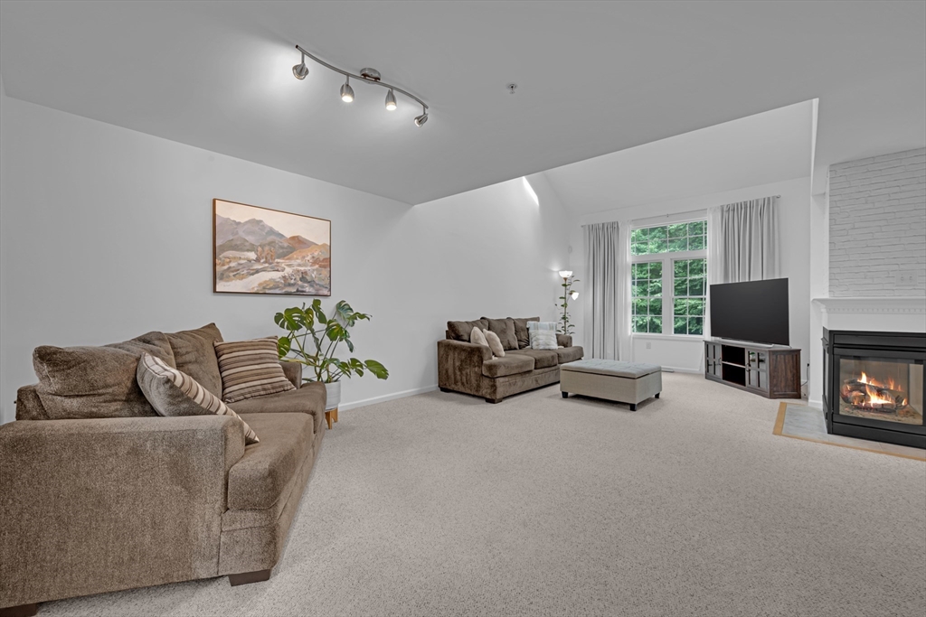 27 Robert Cir 27
