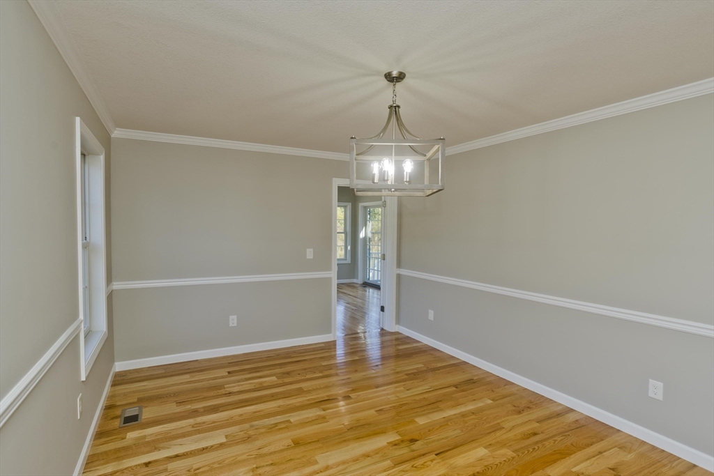 Agawam, Massachusetts 01001, United States, 4 Bedrooms Bedrooms, ,3 BathroomsBathrooms,Residential,Active,80463