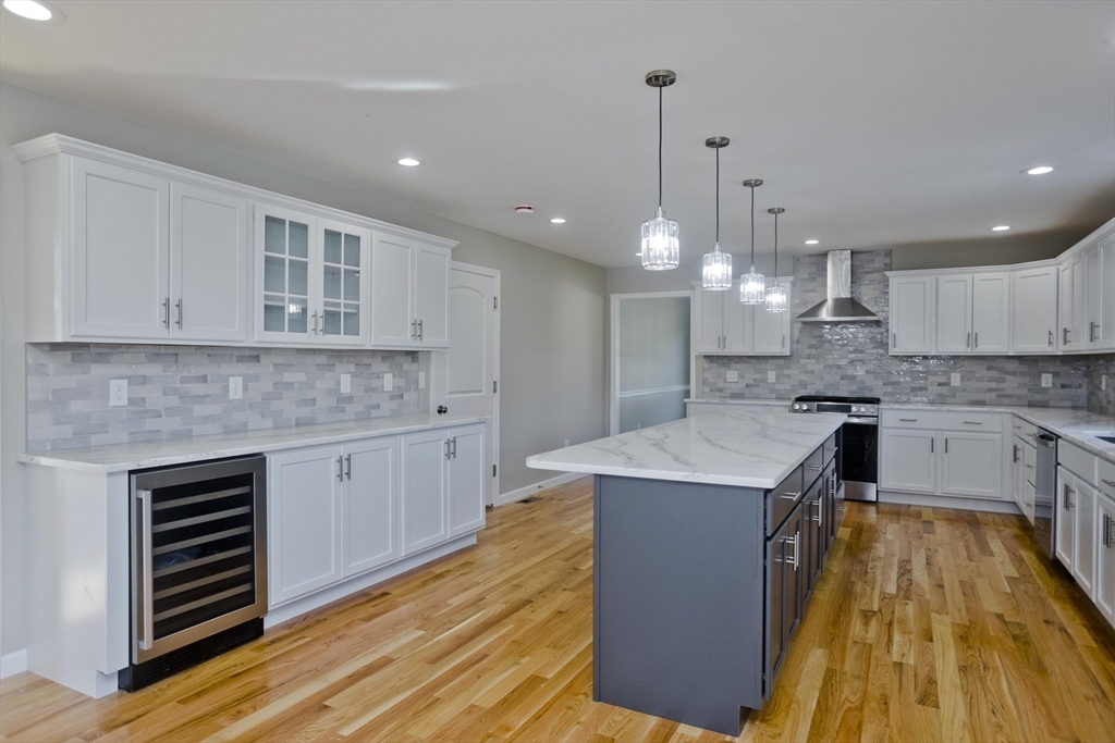 Agawam, Massachusetts 01001, United States, 4 Bedrooms Bedrooms, ,3 BathroomsBathrooms,Residential,Active,80463