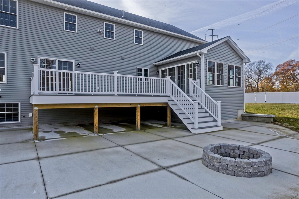 Agawam, Massachusetts 01001, United States, 4 Bedrooms Bedrooms, ,3 BathroomsBathrooms,Residential,Active,80463