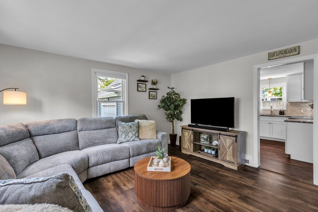 31 Thompson St, East Longmeadow, MA Photo #12