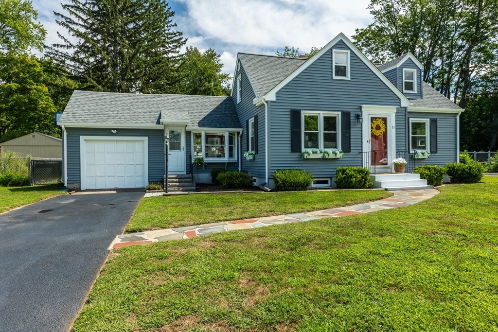 31 Thompson St, East Longmeadow, MA Photo #2
