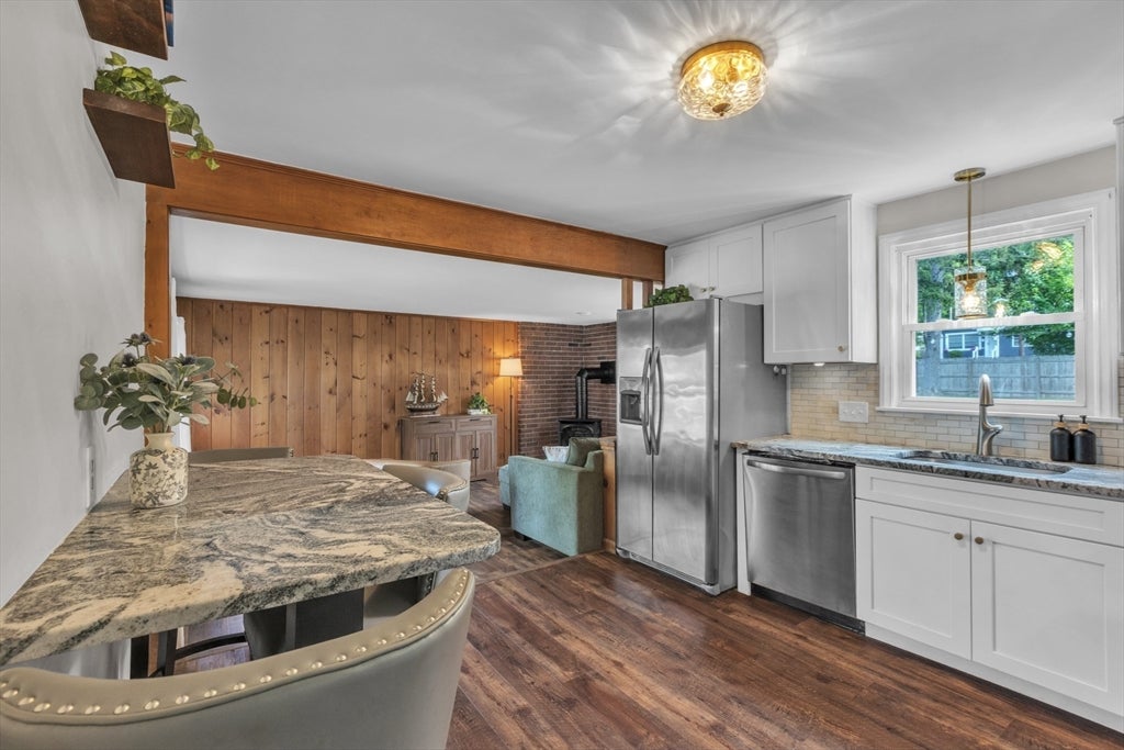 31 Thompson St, East Longmeadow, MA Photo #9