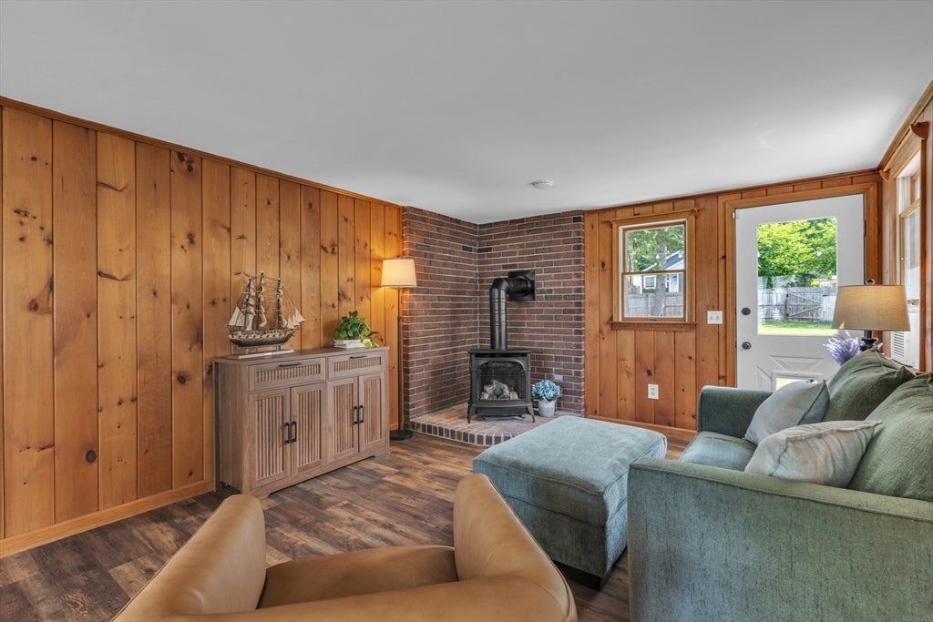 31 Thompson St, East Longmeadow, MA Photo #5