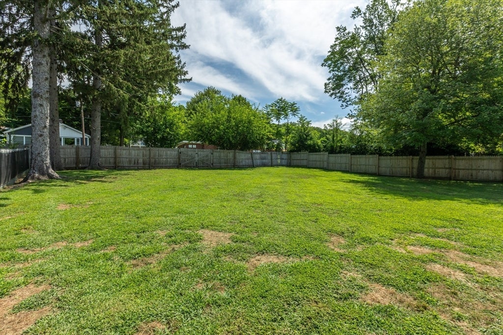 31 Thompson St, East Longmeadow, MA Photo #33
