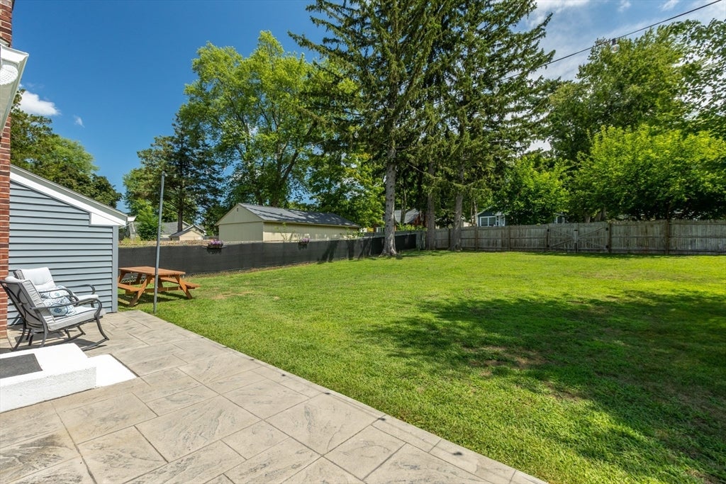 31 Thompson St, East Longmeadow, MA Photo #32