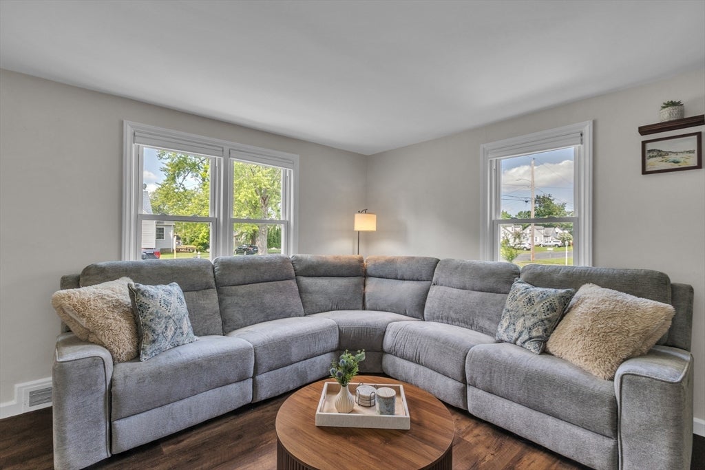 31 Thompson St, East Longmeadow, MA Photo #13