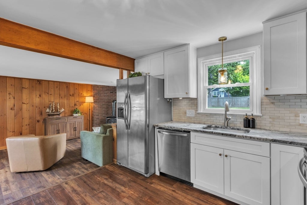 31 Thompson St, East Longmeadow, MA Photo #7