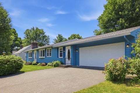 Photo of 159 Mountainview Rd, East Longmeadow, MA 01020 (MLS # 73555809)