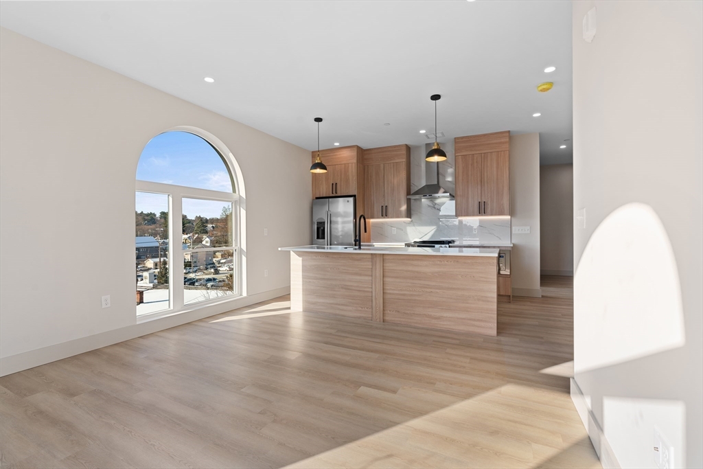 463 Franklin 204