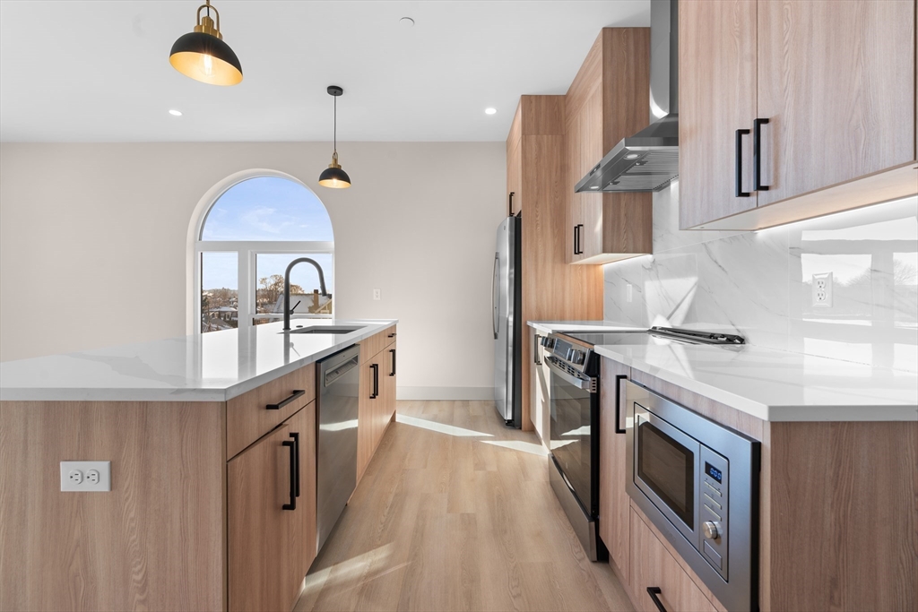 463 Franklin 204