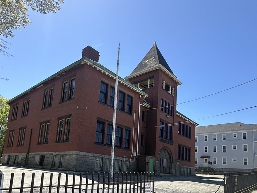 650 Plymouth Ave