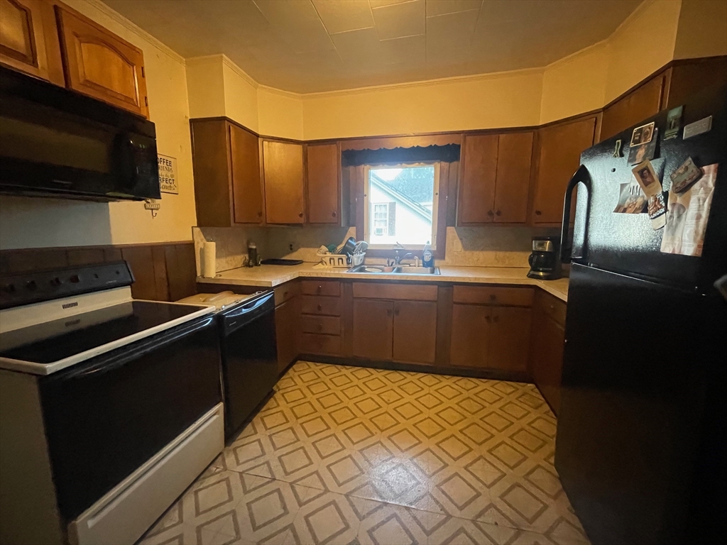 100-104 Ashburnham Hill Rd