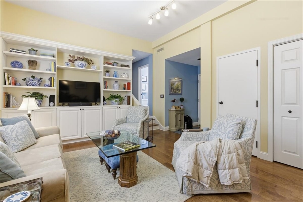65 Glen Rd #H1, Brookline, MA Photo #5