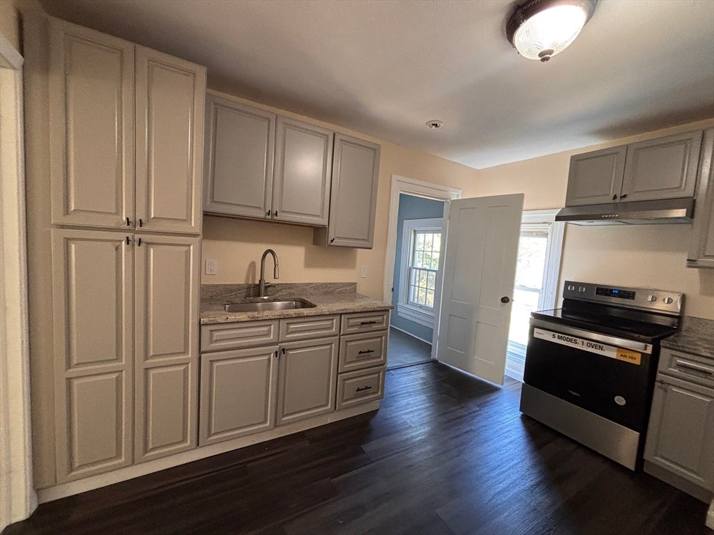 4 Crown St #2, Worcester, MA, 4 Crown St #2, Worcester, MA Photo #1