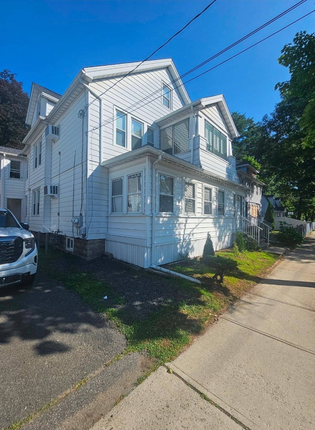 328-330 Chapin Terr