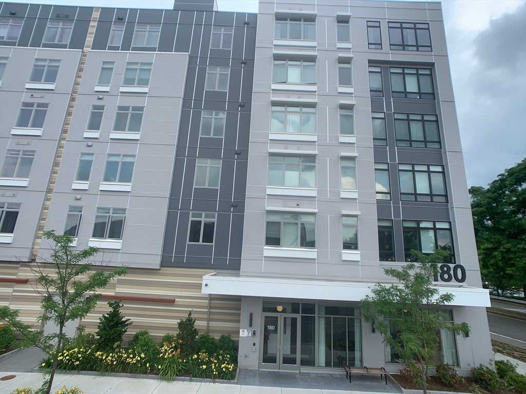 180 Telford St 213